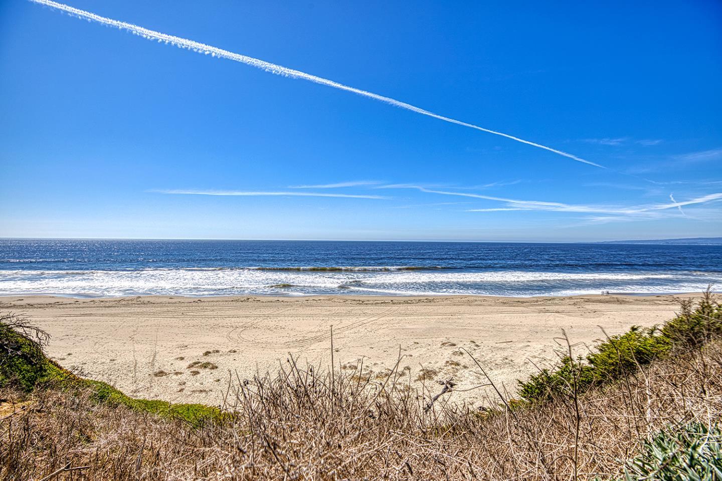 21 Lilly Way Watsonville, CA 95076 - Photo 4 of 47 a view of an ocean