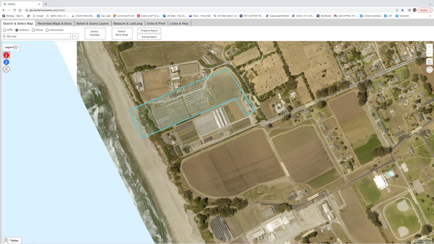 21 Lilly Way Watsonville, CA 95076 - Photo 5 of 47 a view of a bathroom