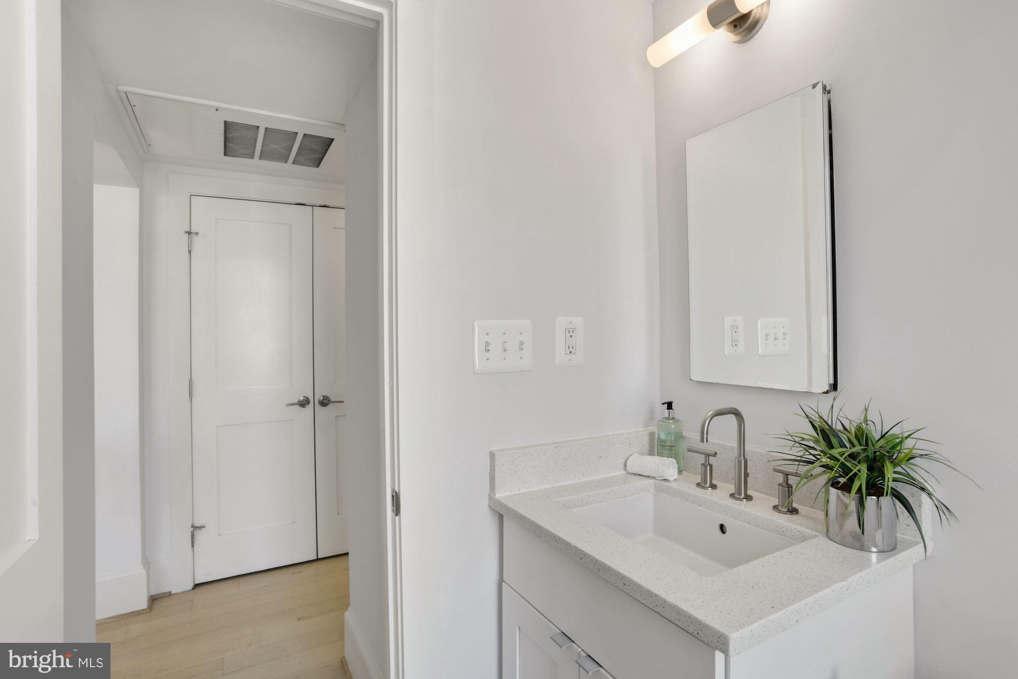 1451 Park Road Northwest, Unit 513 Washington, DC 20010 - Photo 23 of 28 Full Bath