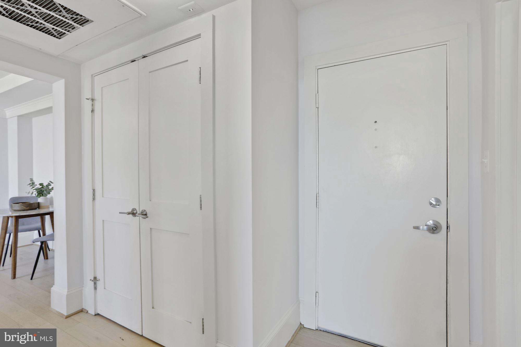 1451 Park Road Northwest, Unit 513 Washington, DC 20010 - Photo 4 of 28 Foyer