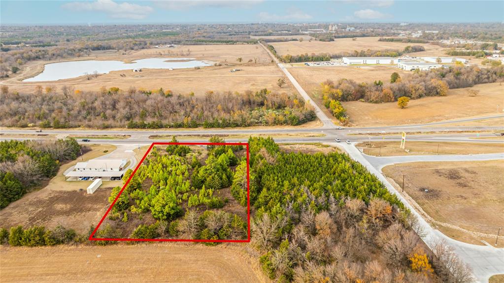 725 Southwest Loop 286 Paris, TX 75460 - Photo 20 of 21 a view of an ocean and beach