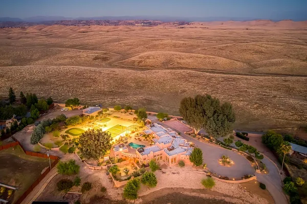 $4,500,000 | 15516 North Friant Road, Friant, CA 93626