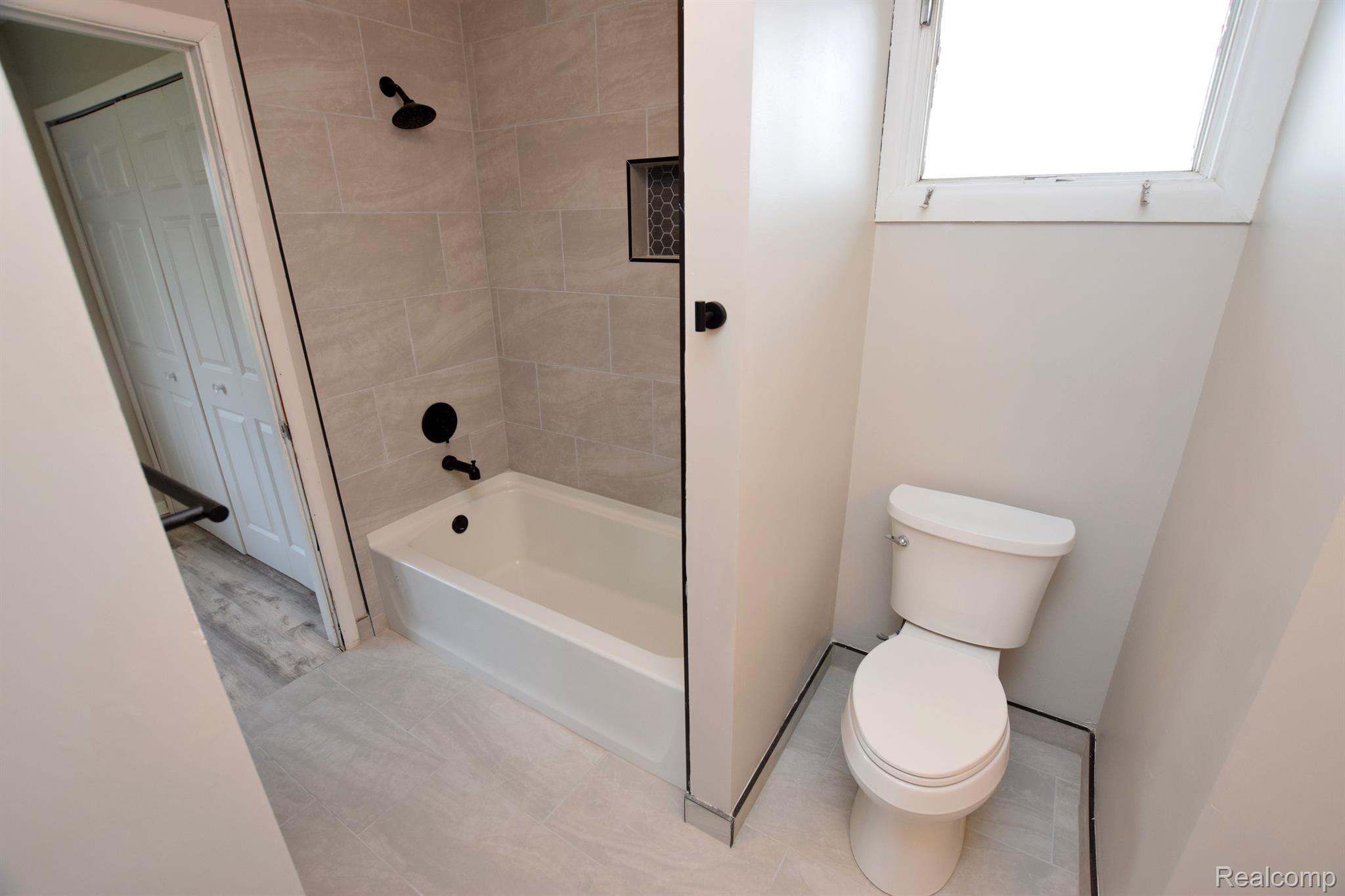 4146 Beecher Road Flint, MI 48532 - Photo 17 of 26 Gallery Image 17