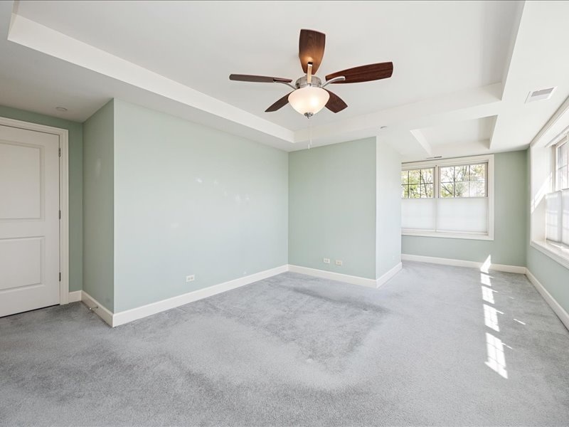 10 East Burlington Street, Unit 2J Riverside, IL 60546 - Photo 18 of 36