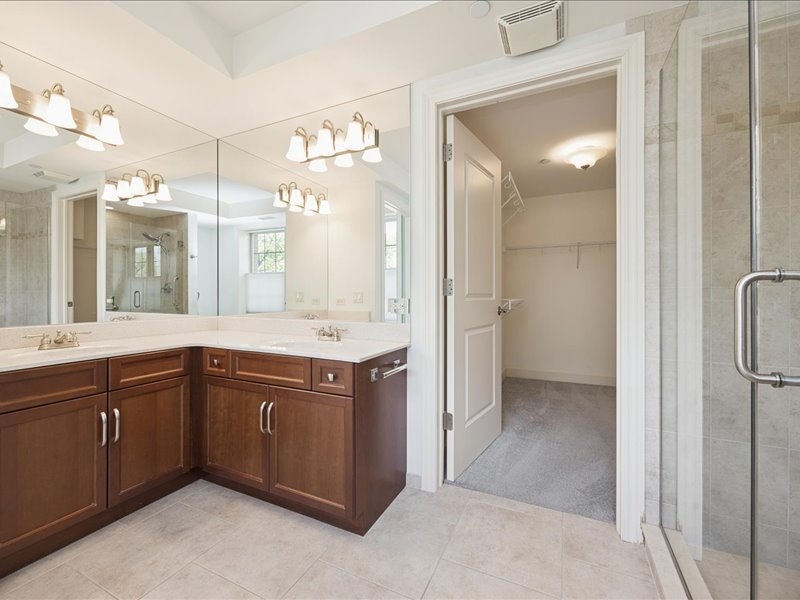 10 East Burlington Street, Unit 2J Riverside, IL 60546 - Photo 20 of 36