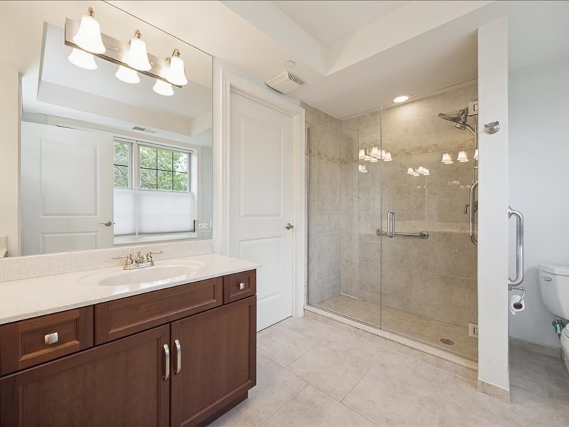 10 East Burlington Street, Unit 2J Riverside, IL 60546 - Photo 22 of 36