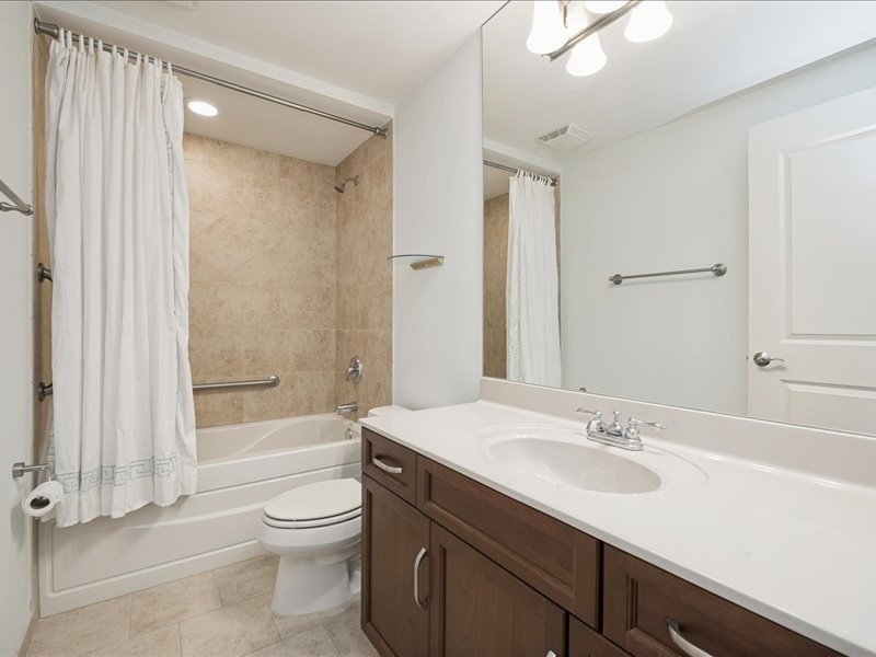 10 East Burlington Street, Unit 2J Riverside, IL 60546 - Photo 26 of 36
