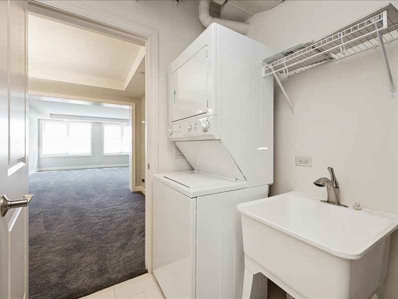 10 East Burlington Street, Unit 2J Riverside, IL 60546 - Photo 27 of 36