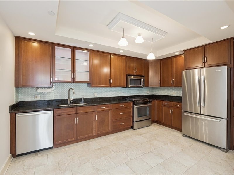 10 East Burlington Street, Unit 2J Riverside, IL 60546 - Photo 10 of 36