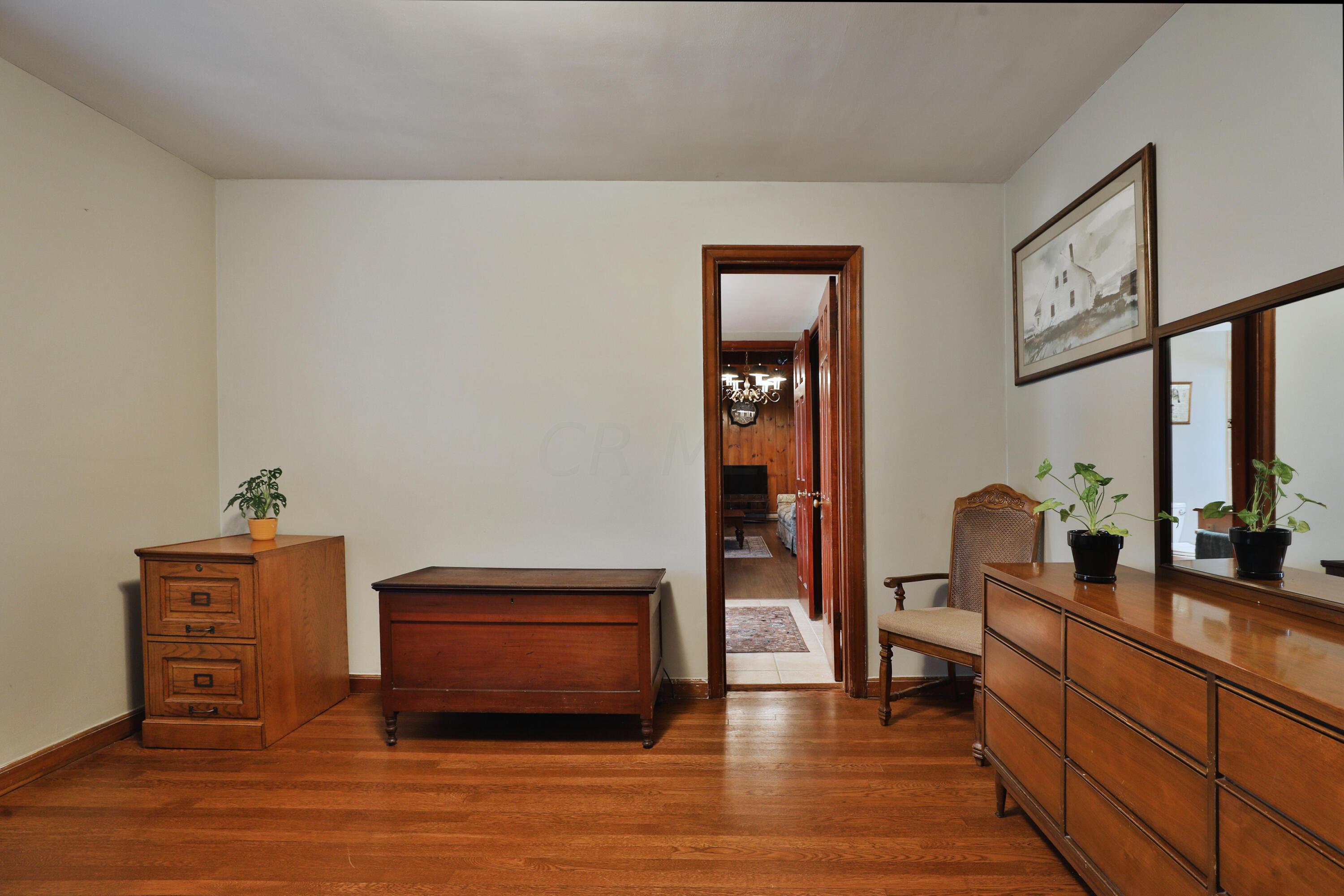390 East Beaumont Road Columbus, OH 43214 - Photo 21 of 52 First floor bedroom