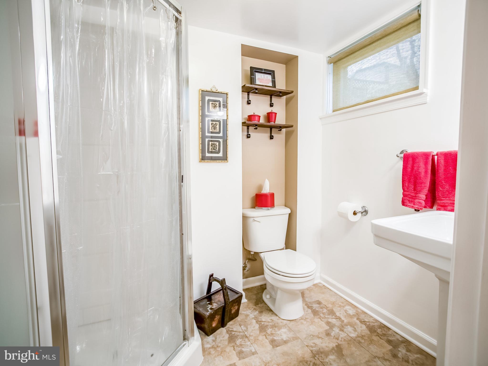 10003 Greenock Road Silver Spring, MD 20901 - Photo 9 of 16 Bath
