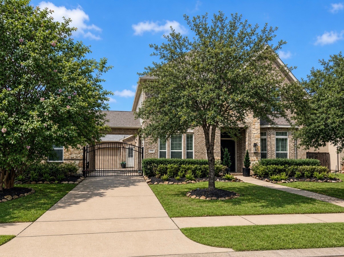 2914 Rutherford Pl Court Katy, TX 77494 - Photo 3 of 50 a front view of a house with a yard