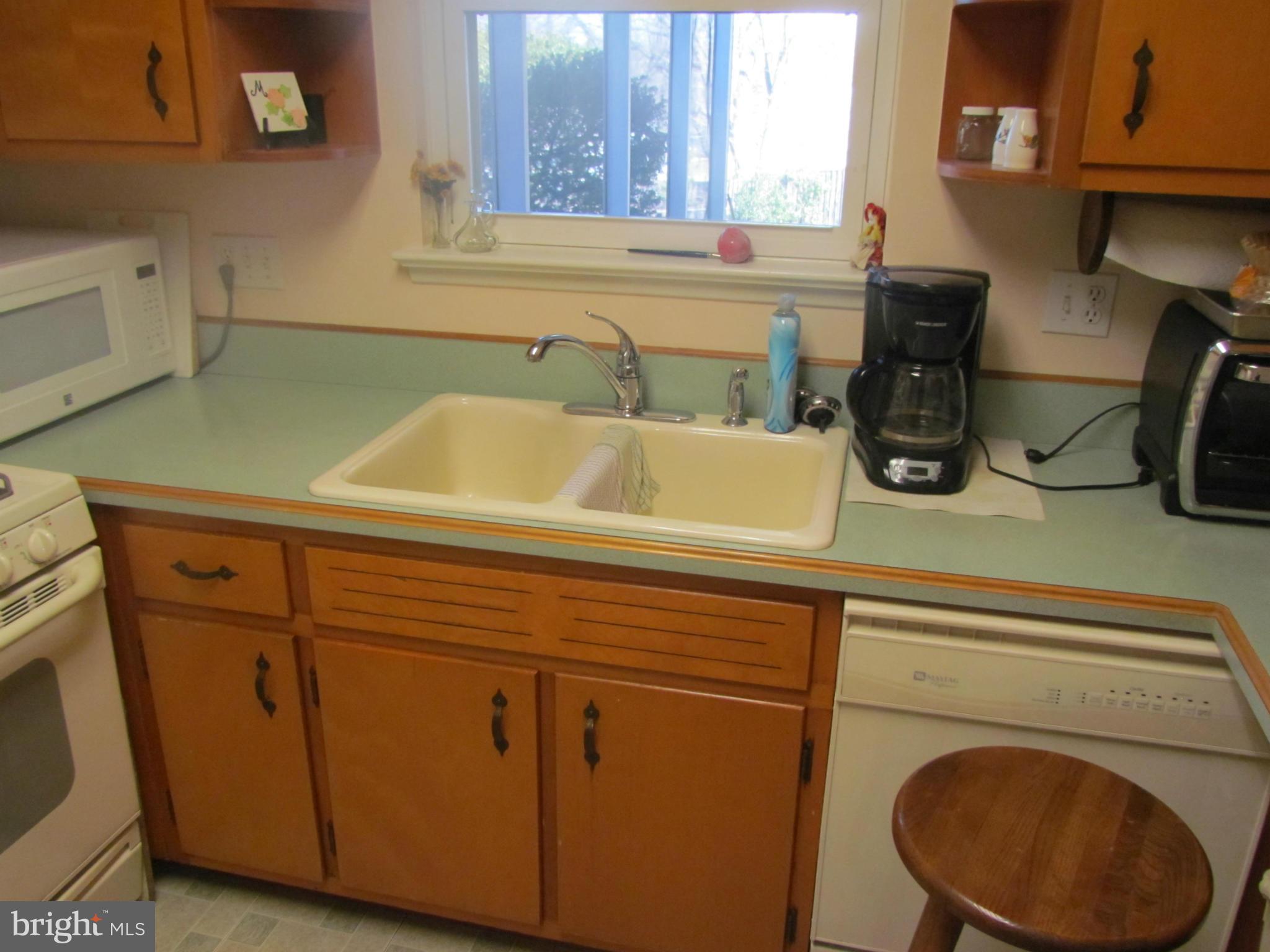 5208 Columbia Road Springfield, VA 22151 - Photo 6 of 22 Kitchen