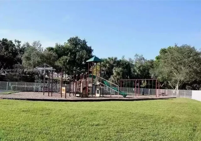 $5,200 | 4192 Laurel Ridge Circle, Unit 4192, Weston, FL 33331