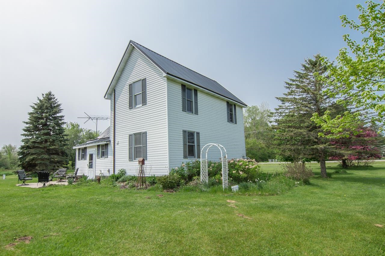 4538 North Coleman Road Coleman, MI 48618 - Photo 4 of 21