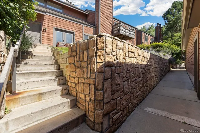 a view of entryway with a front door