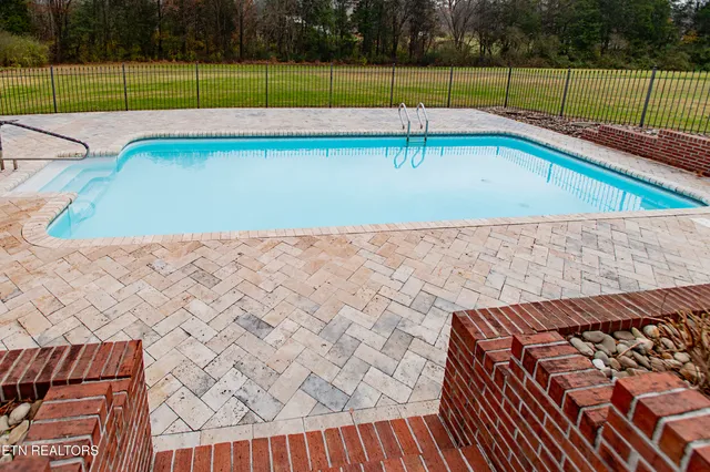 $985,000 | 5518 West Beaver Creek Drive, Powell, TN 37849