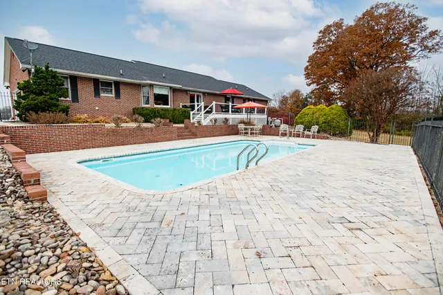 $985,000 | 5518 West Beaver Creek Drive, Powell, TN 37849