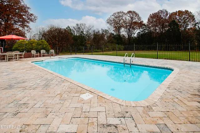 $985,000 | 5518 West Beaver Creek Drive, Powell, TN 37849