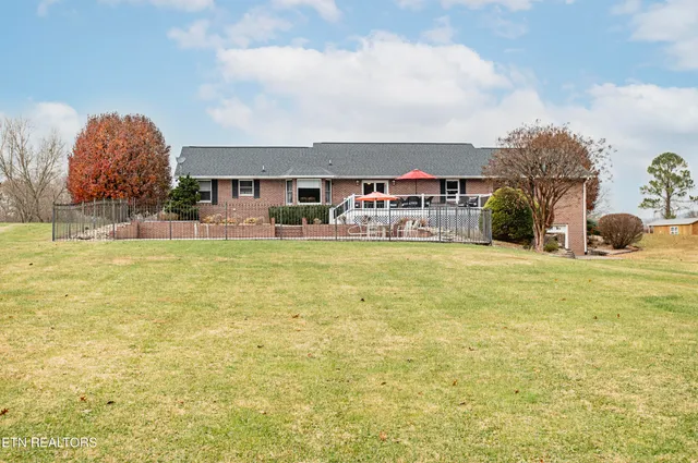 $985,000 | 5518 West Beaver Creek Drive, Powell, TN 37849