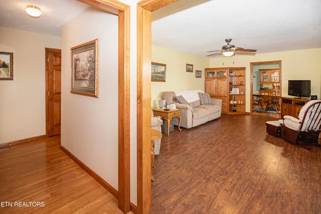 $985,000 | 5518 West Beaver Creek Drive, Powell, TN 37849