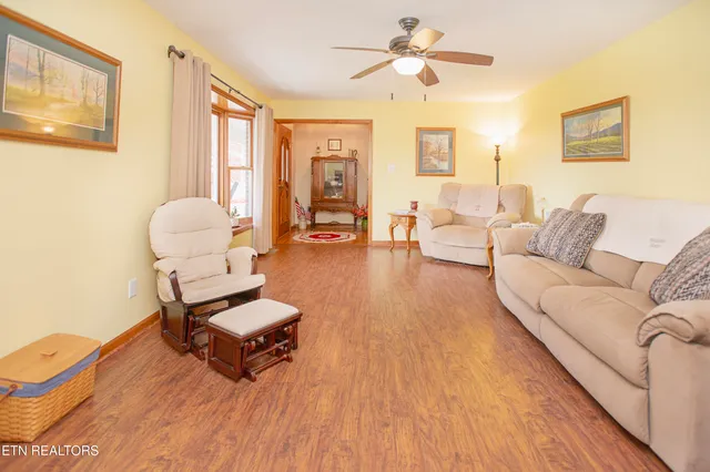 $985,000 | 5518 West Beaver Creek Drive, Powell, TN 37849