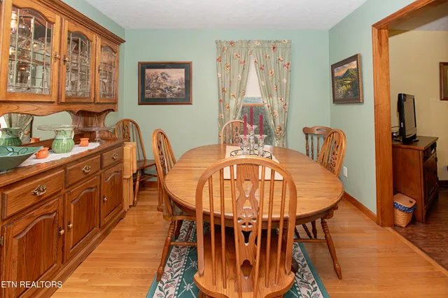 $985,000 | 5518 West Beaver Creek Drive, Powell, TN 37849