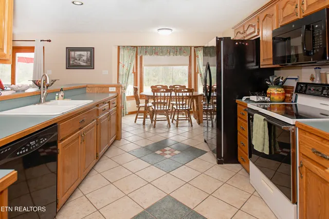 $985,000 | 5518 West Beaver Creek Drive, Powell, TN 37849