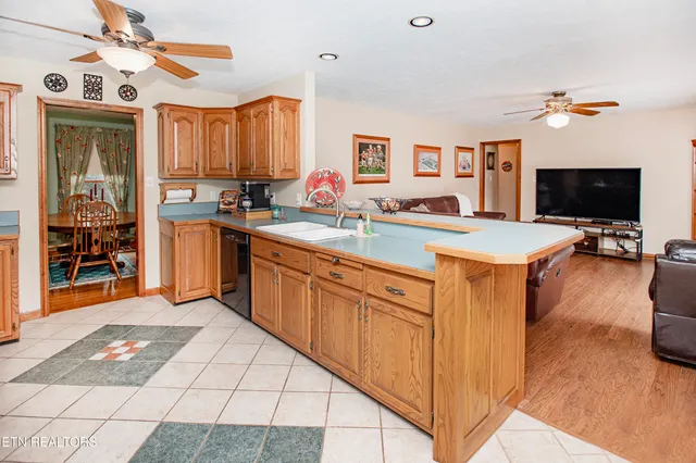 $985,000 | 5518 West Beaver Creek Drive, Powell, TN 37849