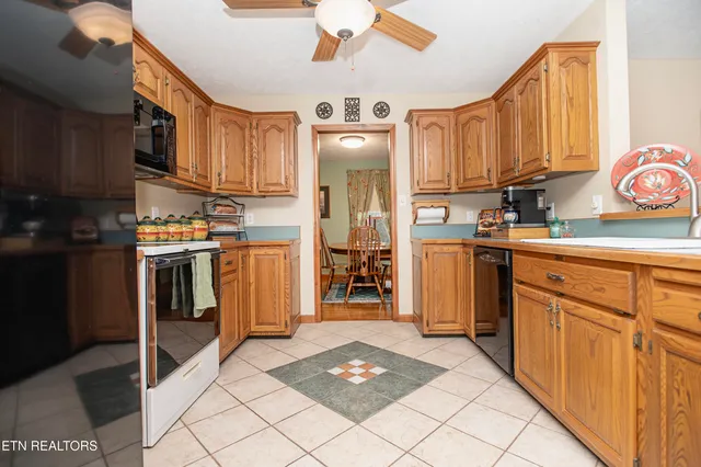 $985,000 | 5518 West Beaver Creek Drive, Powell, TN 37849