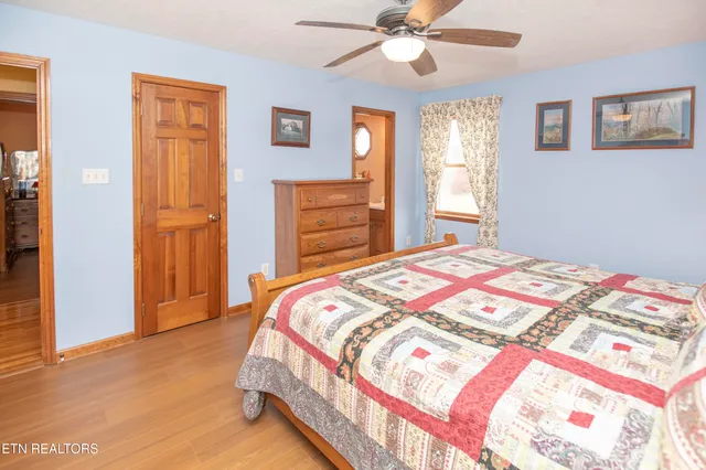 $985,000 | 5518 West Beaver Creek Drive, Powell, TN 37849