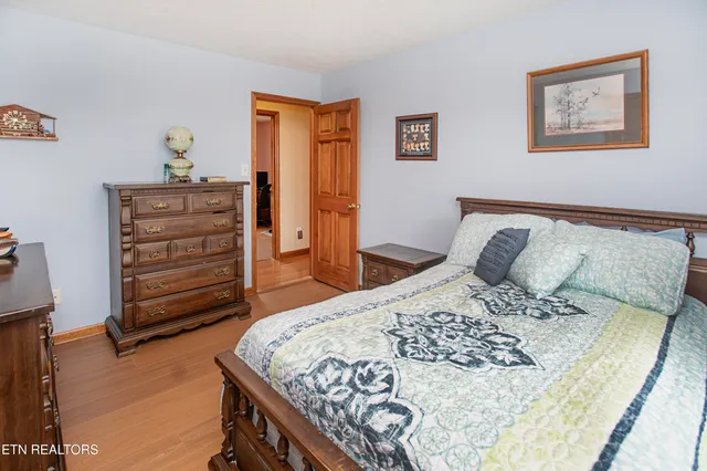 $985,000 | 5518 West Beaver Creek Drive, Powell, TN 37849