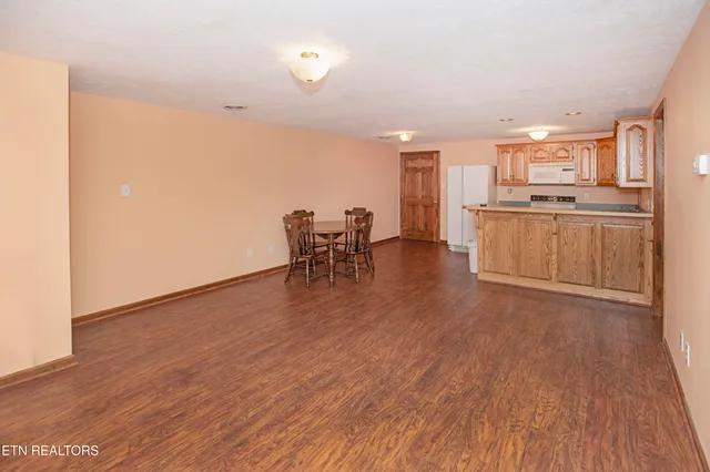 $985,000 | 5518 West Beaver Creek Drive, Powell, TN 37849