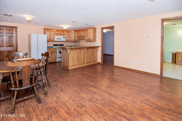 $985,000 | 5518 West Beaver Creek Drive, Powell, TN 37849