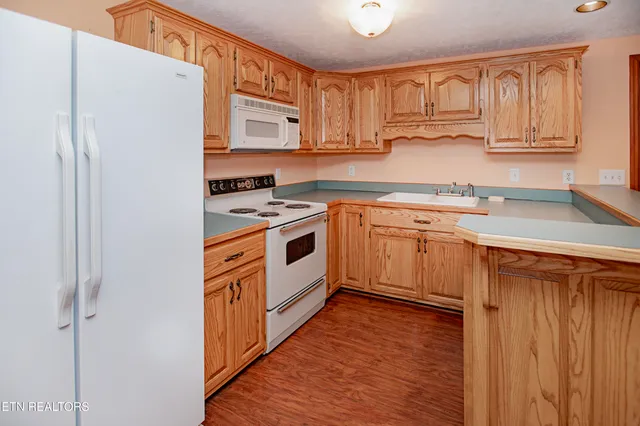 $985,000 | 5518 West Beaver Creek Drive, Powell, TN 37849