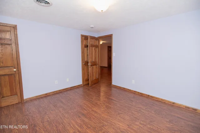 $985,000 | 5518 West Beaver Creek Drive, Powell, TN 37849