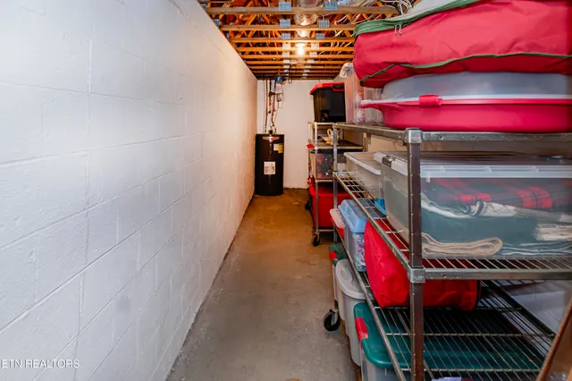 $985,000 | 5518 West Beaver Creek Drive, Powell, TN 37849