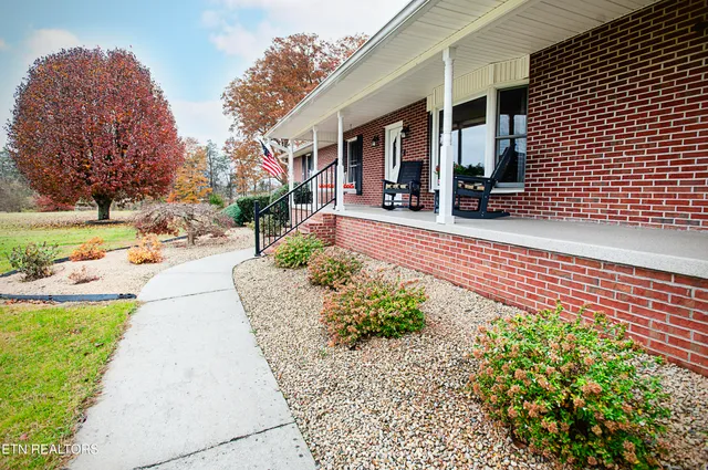 $985,000 | 5518 West Beaver Creek Drive, Powell, TN 37849