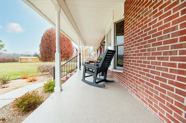 $985,000 | 5518 West Beaver Creek Drive, Powell, TN 37849