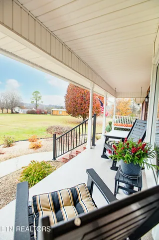 $985,000 | 5518 West Beaver Creek Drive, Powell, TN 37849