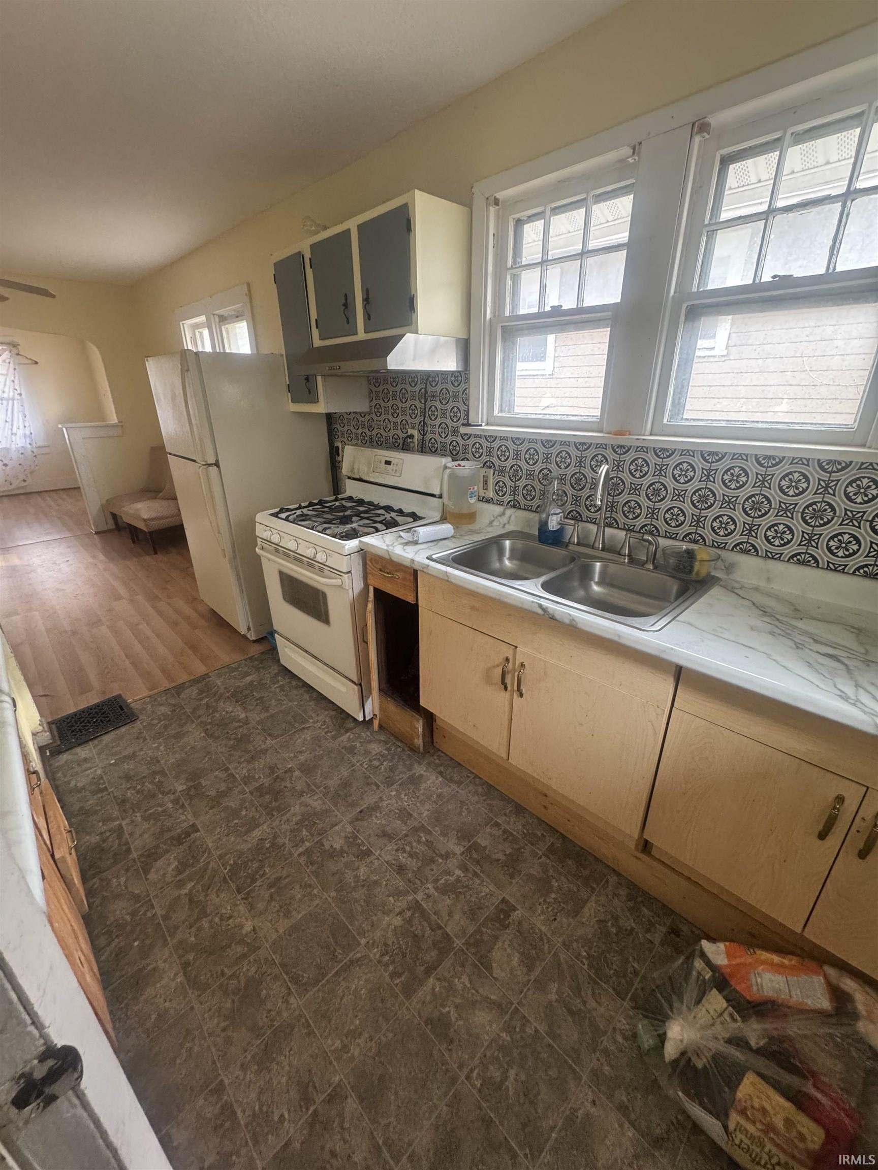 4122 Lafayette Street Fort Wayne, IN 46806 - Photo 4 of 8