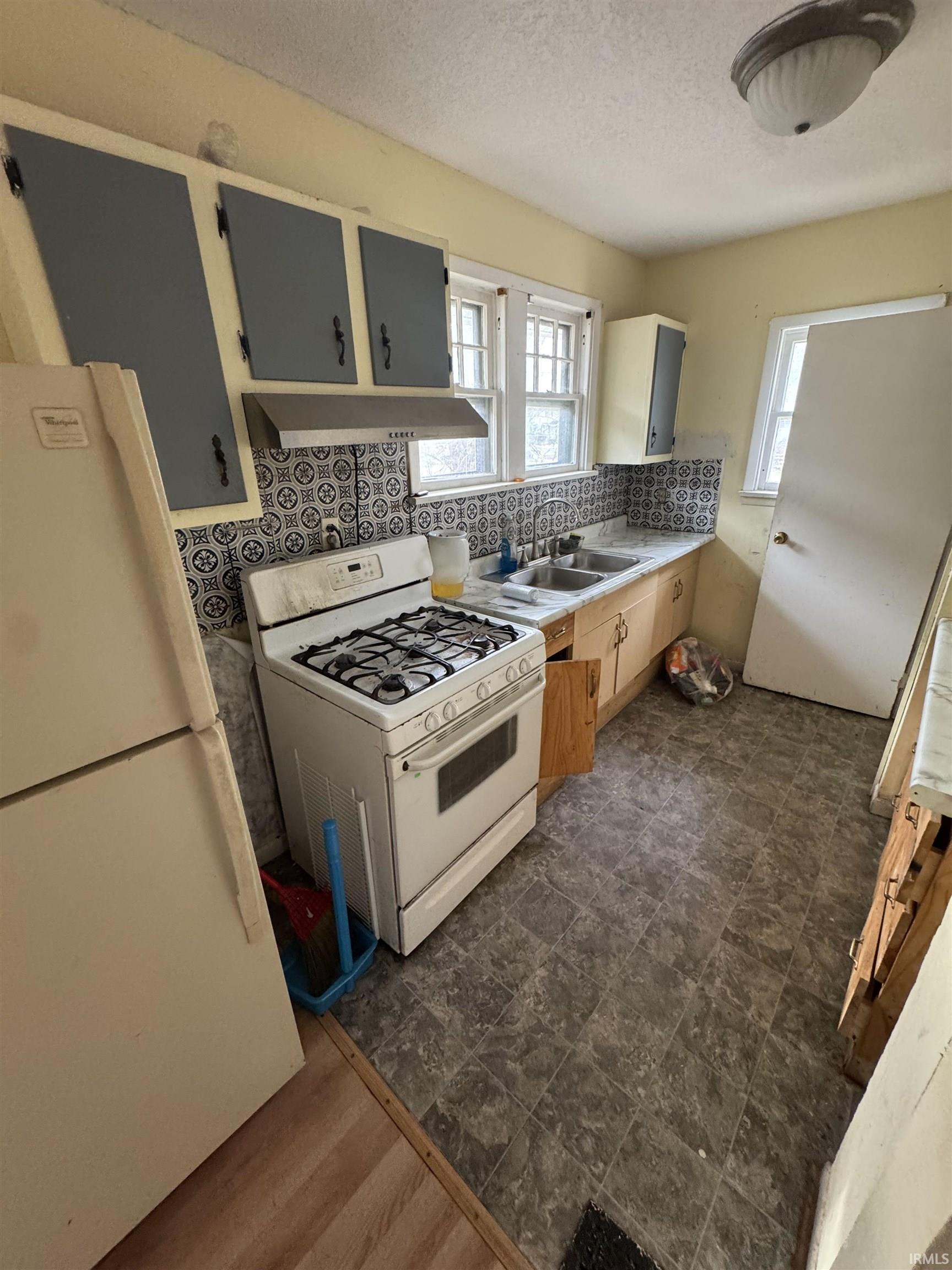 4122 Lafayette Street Fort Wayne, IN 46806 - Photo 6 of 8