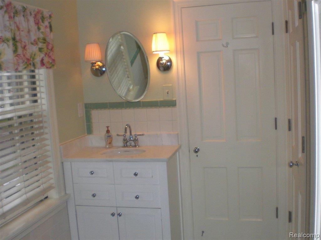 1164 Harvard Road Grosse Pointe, MI 48230 - Photo 10 of 11 10.jpg