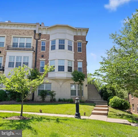 $5,950 | 500 Overlook Park Drive, Unit 27, Oxon Hill, MD 20745