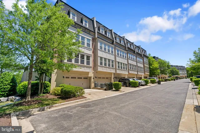 $5,950 | 500 Overlook Park Drive, Unit 27, Oxon Hill, MD 20745