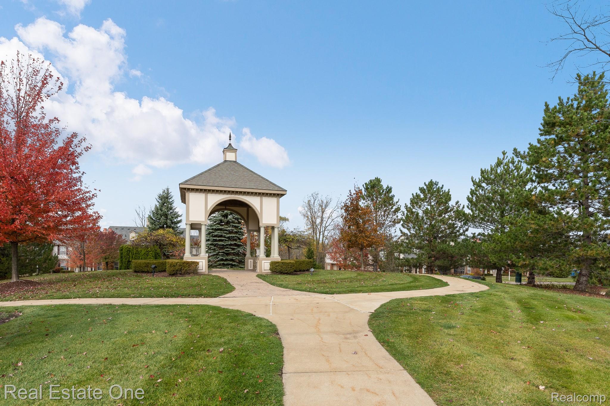 3491 Tremonte Circle Rochester, MI 48306 - Photo 27 of 42 Surrounding community featuring walking paths.