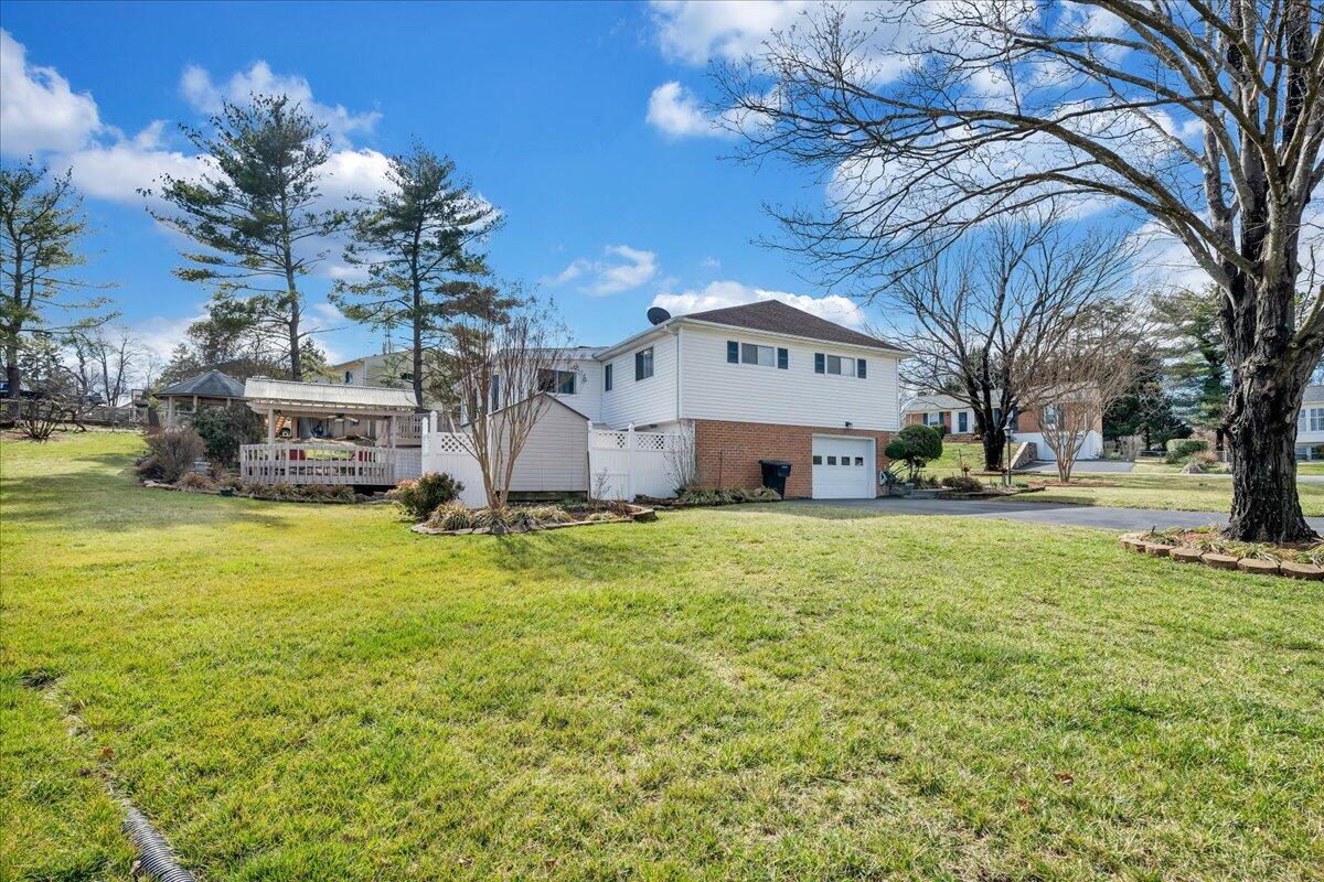 3946 Vauxhall Road Roanoke, VA 24018 - Photo 5 of 7 Side View