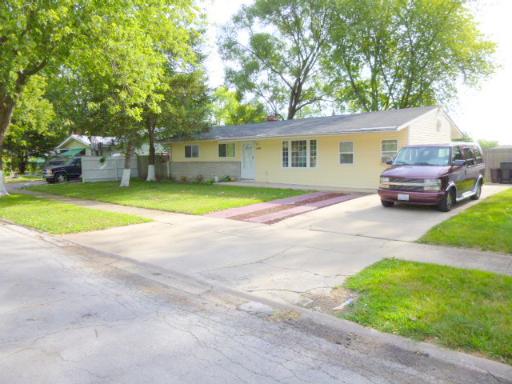 15423 Maple Lane Markham, IL 60428 - Photo 3 of 16 a house view with a garden space
