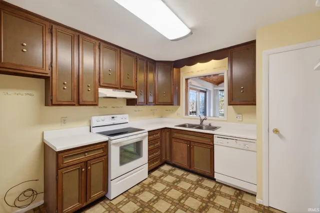 $332,000 | 3507 South Roxbury Circle, Bloomington, IN 47401