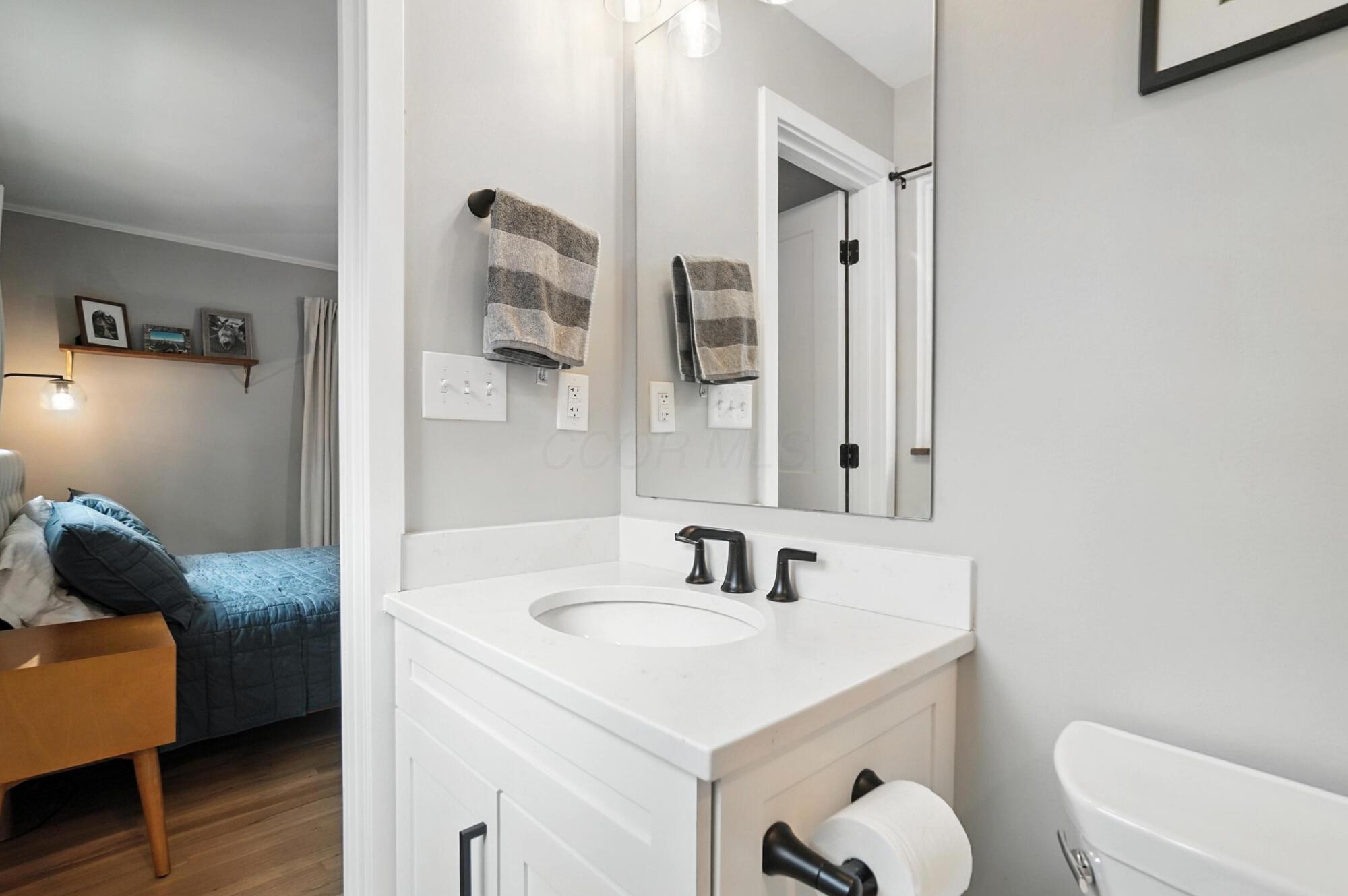 2820 Halstead Road Columbus, OH 43221 - Photo 48 of 76 En-Suite Bathroom
